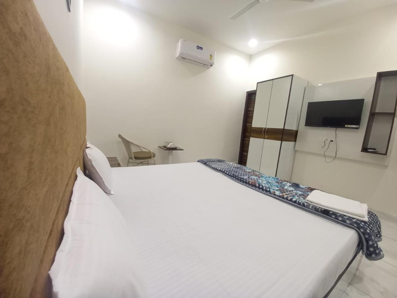 Hotel Kg Residency Ludhiana Exteriör bild