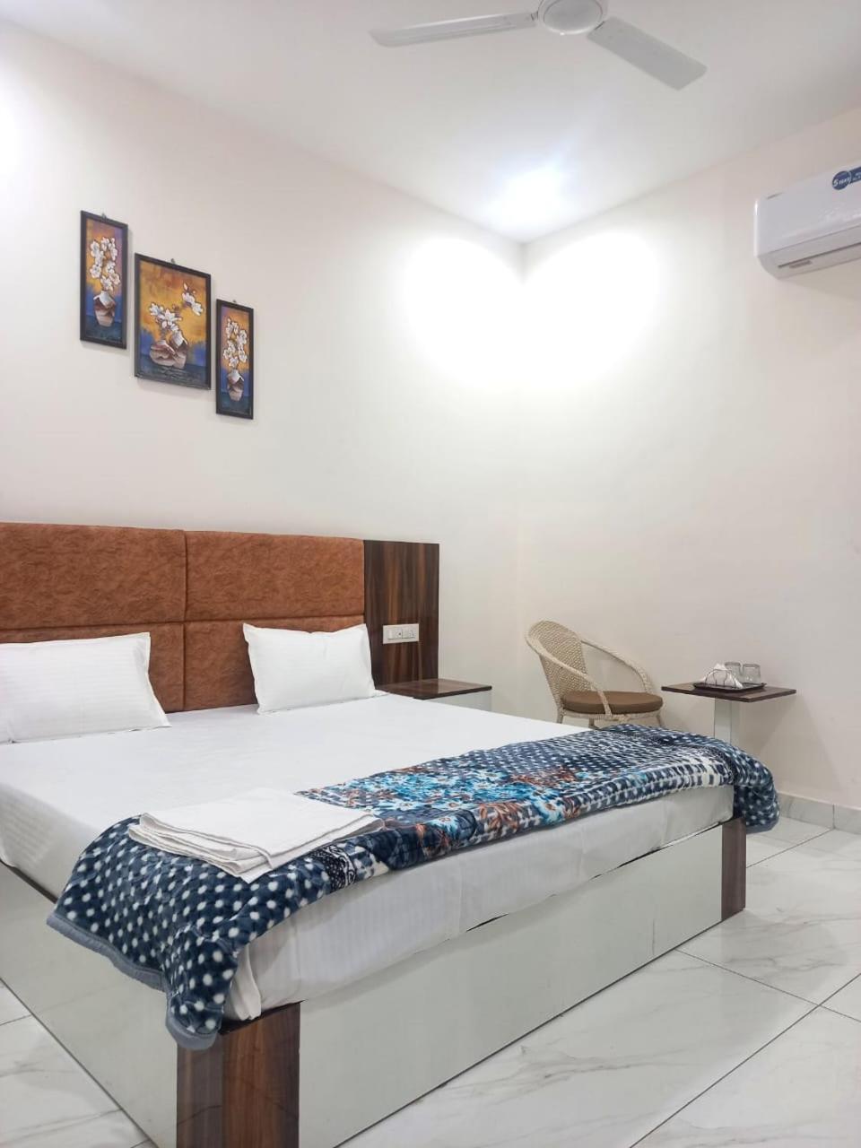 Hotel Kg Residency Ludhiana Exteriör bild